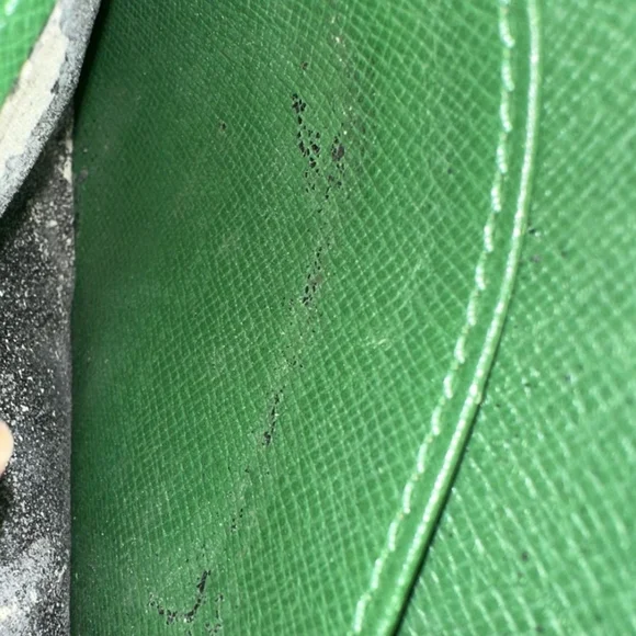 Louis Vuitton Green Textured Wallet - Picture 10 of 11